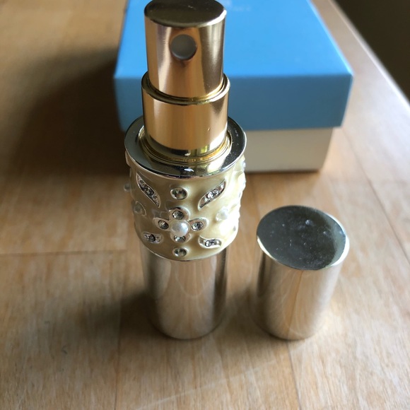 NWOT Travel Spray with Diamonds & Pearls - Picture 4 of 5